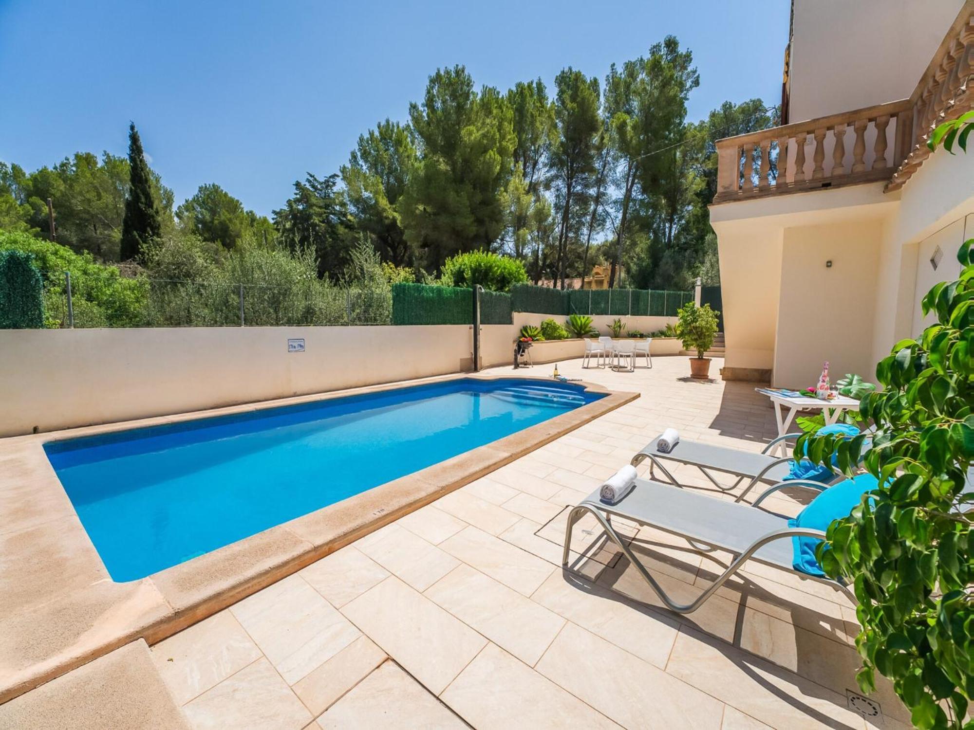 In With Pool Holiday home